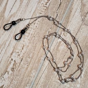 Pearl eyeglass holder